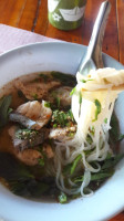 บ้านก๋วยเตี๋ยวริมน้ำ food