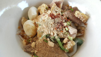 ก๋วยเตี๋ยวเรือ กม.111 food