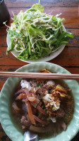 ก๋วยเตี๋ยวพี่ตุ้ย เย็นตาโฟ ห้างฉัตร food