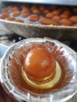 Peshawar Sweet Bhandar food