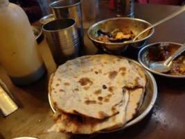 Raju Vaishnav Dhaba food