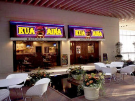 Kua Aina Sandwich Shop inside