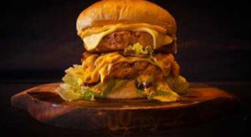 Ginnis Biggie Burger food