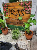 Rari's Kitchen outside