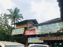 H. Arif Durian Fruit And Restaurants outside