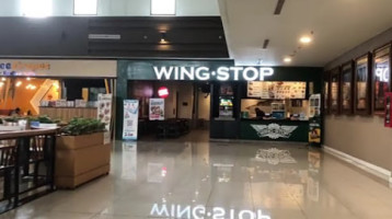 Wingstop outside