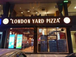 London Yard Pizza outside
