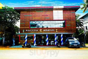 Maccoa Family outside