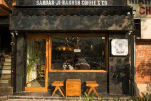 Sardarjibakhsh Coffee Co outside