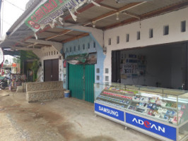 Rumah Makan Padang Saodaro outside