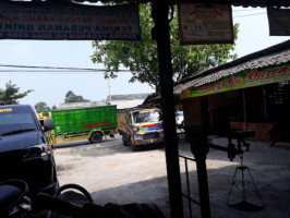 Rumah Makan Mata Air outside