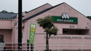 Mos Burger outside