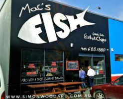 Mac's Fish outside