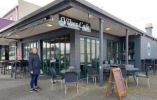 Vibes Cafe outside