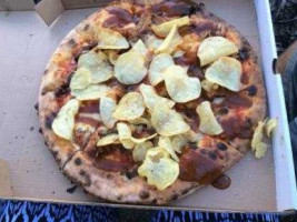 Mizzoni Woodfired Pizza food