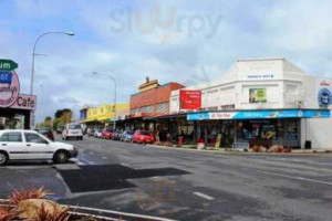 Woodville Bakery outside