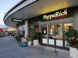 Papparich outside