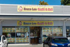 Bruce Lee Sushi Roll outside