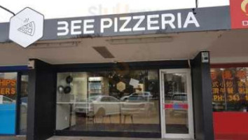 Bee Pizzeria outside