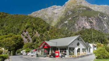 Discover Milford Sound Information Centre Cafe outside