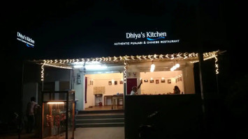 Dhiya's Kitchen food