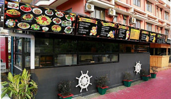 Thaza Family Food Park inside