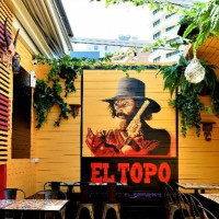 El Topo Mexican outside