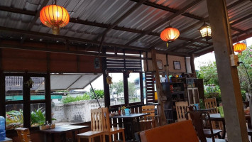 ร้านคุณแจ๋วบ้านเพชรเด็ดสะระตี่ food