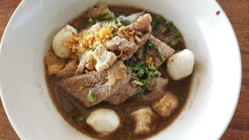 ก๋วยเตี๋ยวเรือ กม.111 food