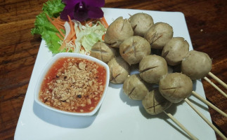 เสาธงผัดไทยแอนด์รีสอร์ท food