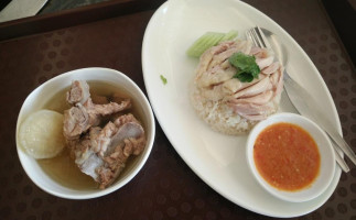 ก๋วยเตี๋ยวหมูตุ๋น เมืองทอง รสดีเด็ด food