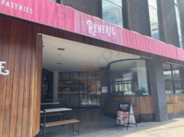 Reverie Cafe outside