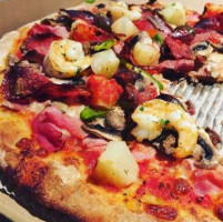 Versachi Pizza And Wine food