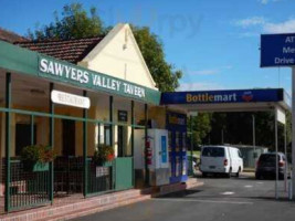 Sawyers Valley Tavern outside