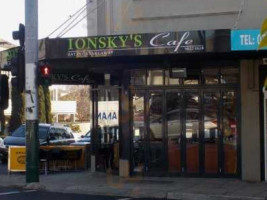 Ionskys Bakehouse Cafe outside