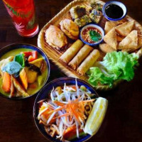 Sa-lung Thai Cafe food