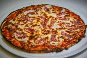Vinnie's Pizza Pasta Ribs food