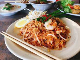 Chop Chop Thai Cuisine food