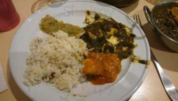 Tanveer's Curry Hut food