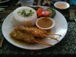 Thai Chinpala Kitchen food