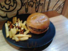 Burger Pl8 food