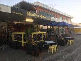 Monty's Place outside