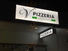 V Pizzeria food