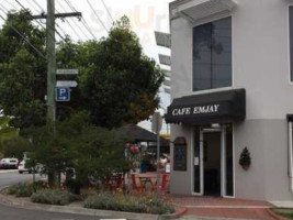 Cafe Emjay outside