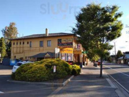 Lobethal Hotel outside