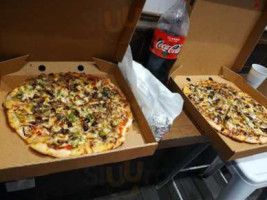 Pero's Pizza House food