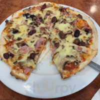 Cartel Pizza Co food