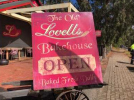 Lovell's Bakery outside