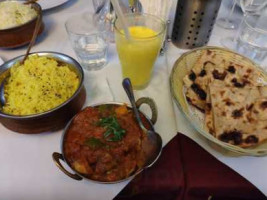 Tandoori Pavilion food