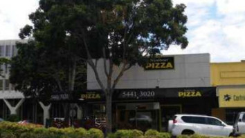 Nambour Pizza outside